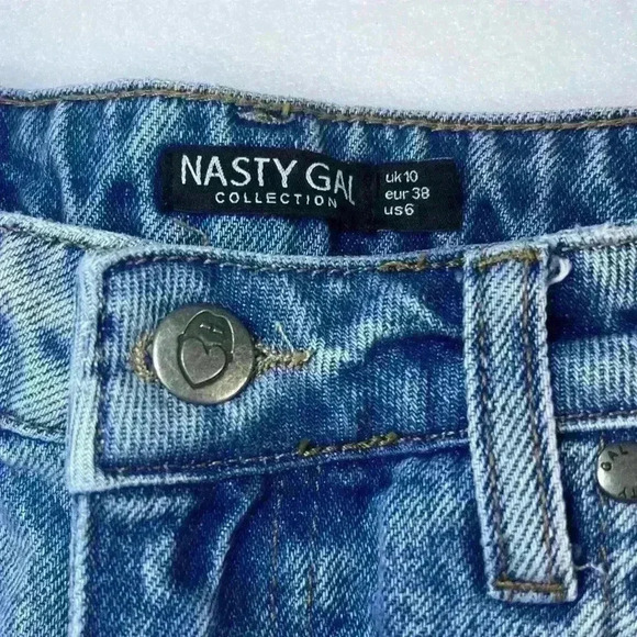 Nasty Gal Denim High Waisted Tapered Mom Jeans 6 Light Blue Wash - Picture 6 of 7